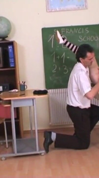 Chicas del aula disfrutan seduciendo y follando a los profesores 3