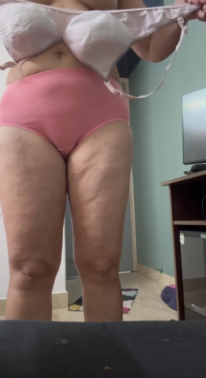 Hot Indian mommy: Indian Stepmom Shaving and Waxing Her Hairy Pussy