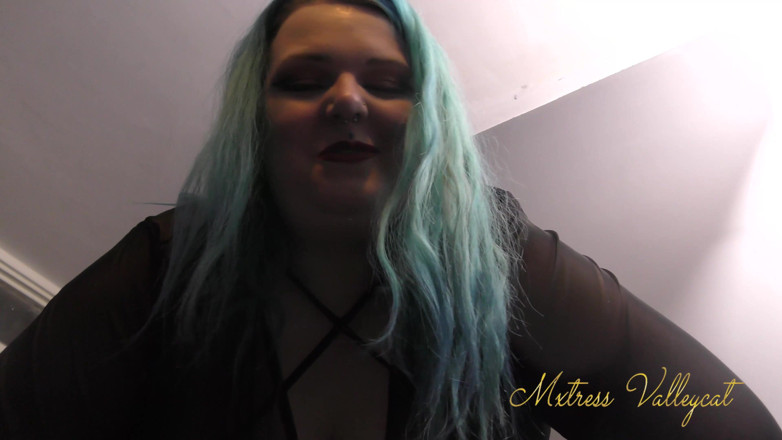 Mxtress Valleycat: Under my feet POV