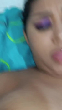Vecina mea este obosită, așa că o fut ca să o stresez