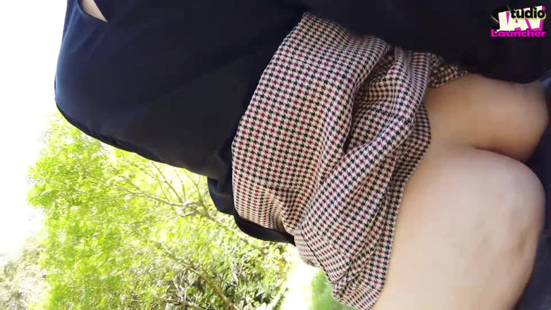 Studio JAV Launcher: Kantoorhitte-een rekruut-stijl muze mixt haar zoete stem met een gewaagd...