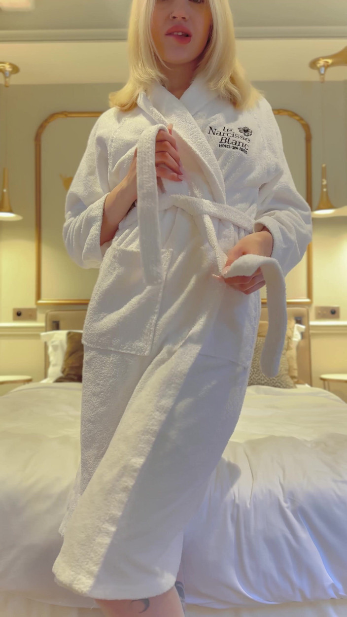 Texas and blondes: Horny Blonde Greta Foss's Wild &amp; Wet Solo Session!