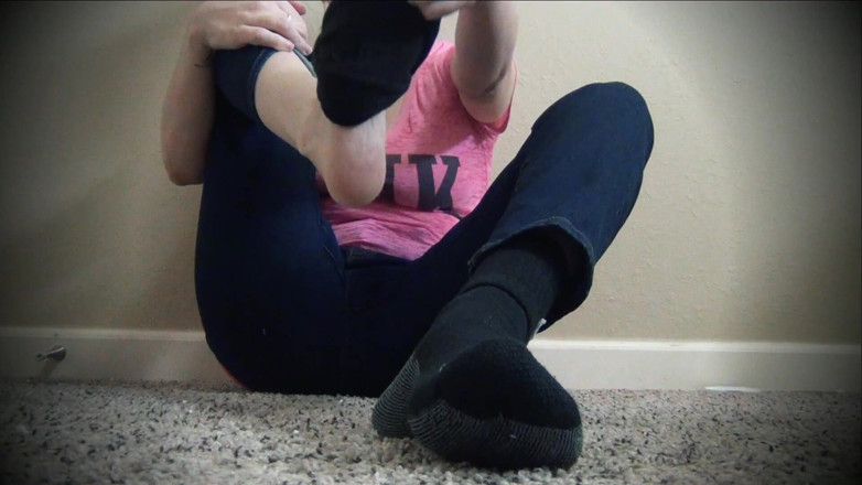 Flawless Melissa: Toe Jam Toes Black Sock Fuzz menjilat kaki untuk hamba...