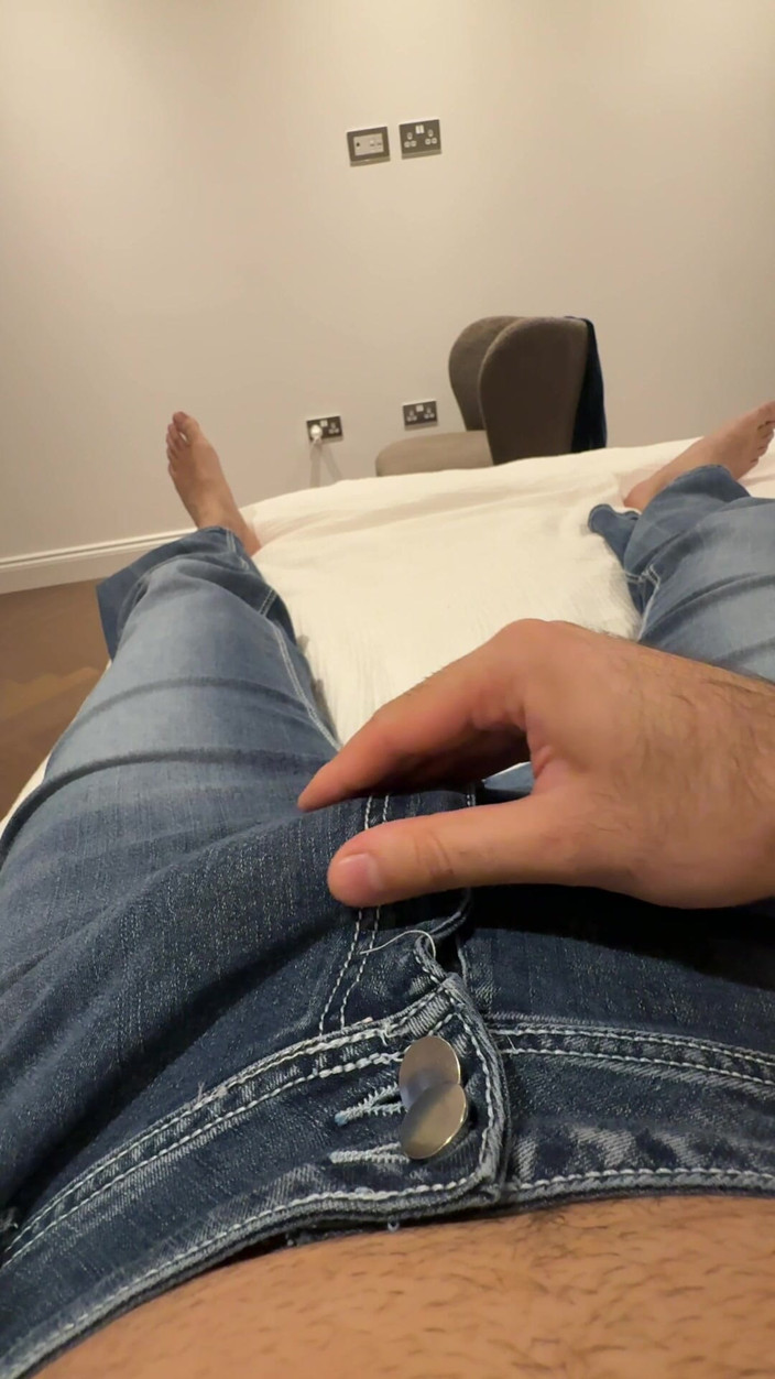 Cock in Jeans: 청바지 입은 POV 솔로 자위 - 살을 찌르는 사정
