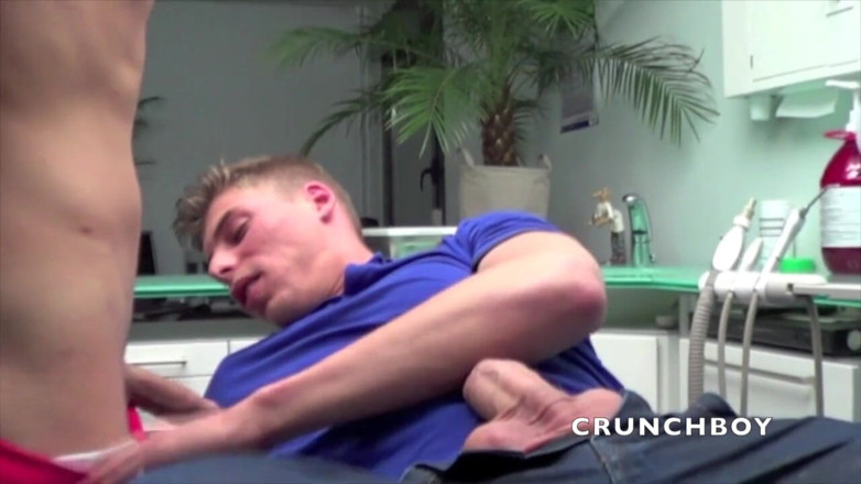 Crunch Boy: Sunny tıp merkezinde dişçisini sikiyor