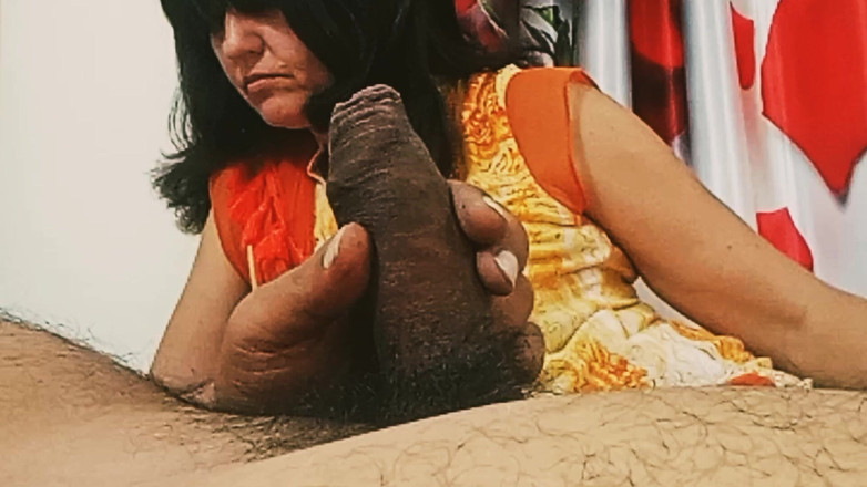 Bolly Karma: Une salope mariée se fait baiser passionnément