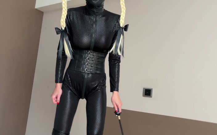 Mistress Mary: 喉が渇いているといいな、ビッチ