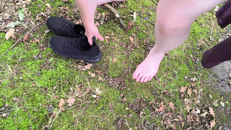 Bouncy Tits Action: Pussy Slapping on Picnic Table