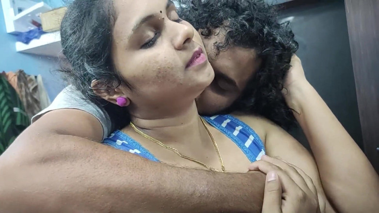 Vaigavarun45: Shimmy and Tracks Removal and Hot Kiss with Boobs Press...