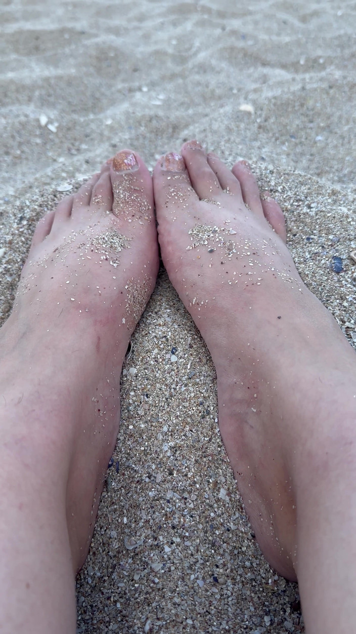 Young_strawberry: Beach Day Rub My Big Sexy Feet in the Sand