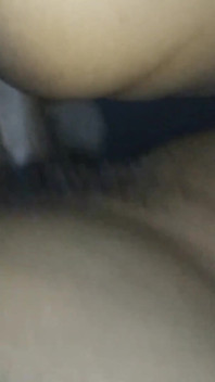 Cewek sange ini dientot habis-habisan sama besar pria kulit hitam sampai orgasme intens