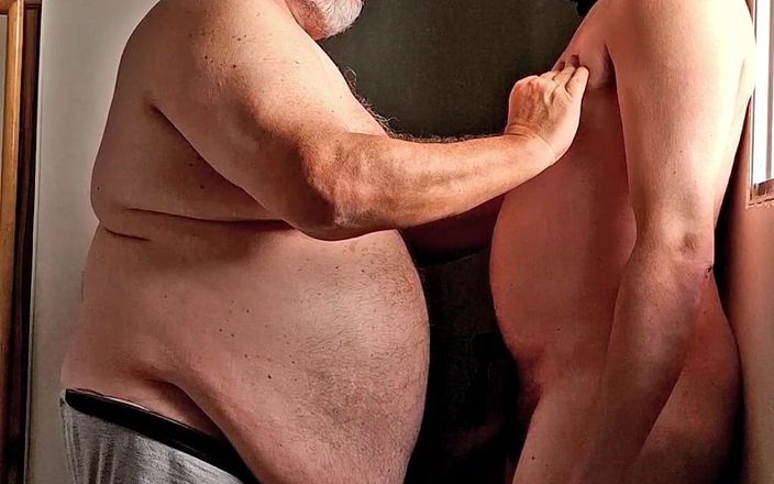 Combat and fetish: Culona sumisa con Jiljudo