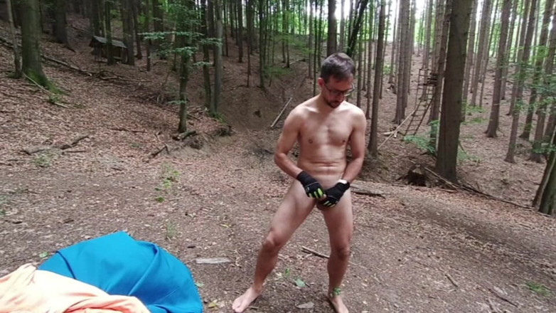kickerscooter: Wilderness Without Inhibitions Chasing in the Middle of the Forest
