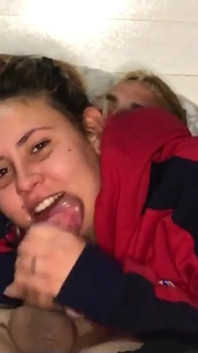 18 -årig styvsyster tar stor sats med sperma i munnen