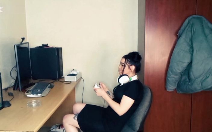 Mysticbabe8: Arrête de jouer à la xbox si tu en veux plus (taquinage)