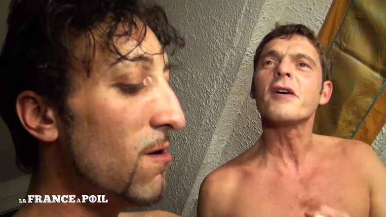 Papy Viewer: Memek tetek kecil si cewek penurut rambut cokelat didobel penetrasi...