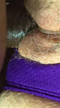 Un grande uomo nero grasso scopa lentamente la donna bianca e sborra - geme e sparando sborrata in profondità nella sua figa - BBW SSBBW