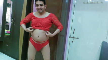 Cute & Nude Crossdresser: Simpatica sissy travestito femboy sweet Lecca-lecca in un top di...