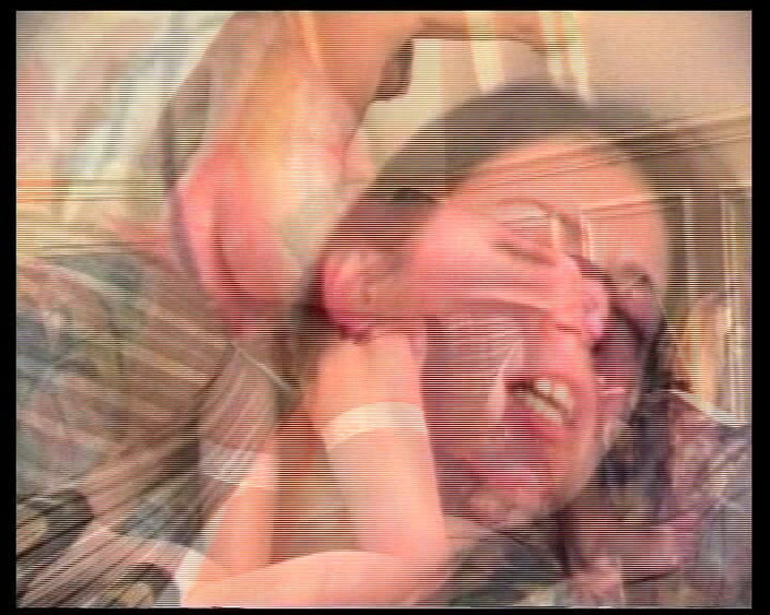 Under German Roofs: La figa di una troia tedesca si bagna vedendo il...