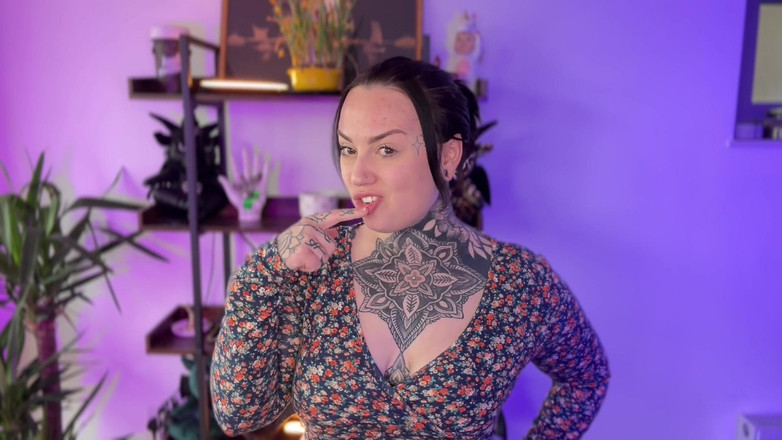 Miss Valentina: Krutý skok Scare JOI hra