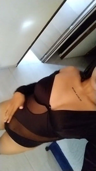 Latina Sexe Nue, Seins Naturels Et Masturbation En Public