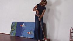 Tru Shemale: Roztomilá submisivní TS Busser Carolina dostane po zavírací době překvapení...