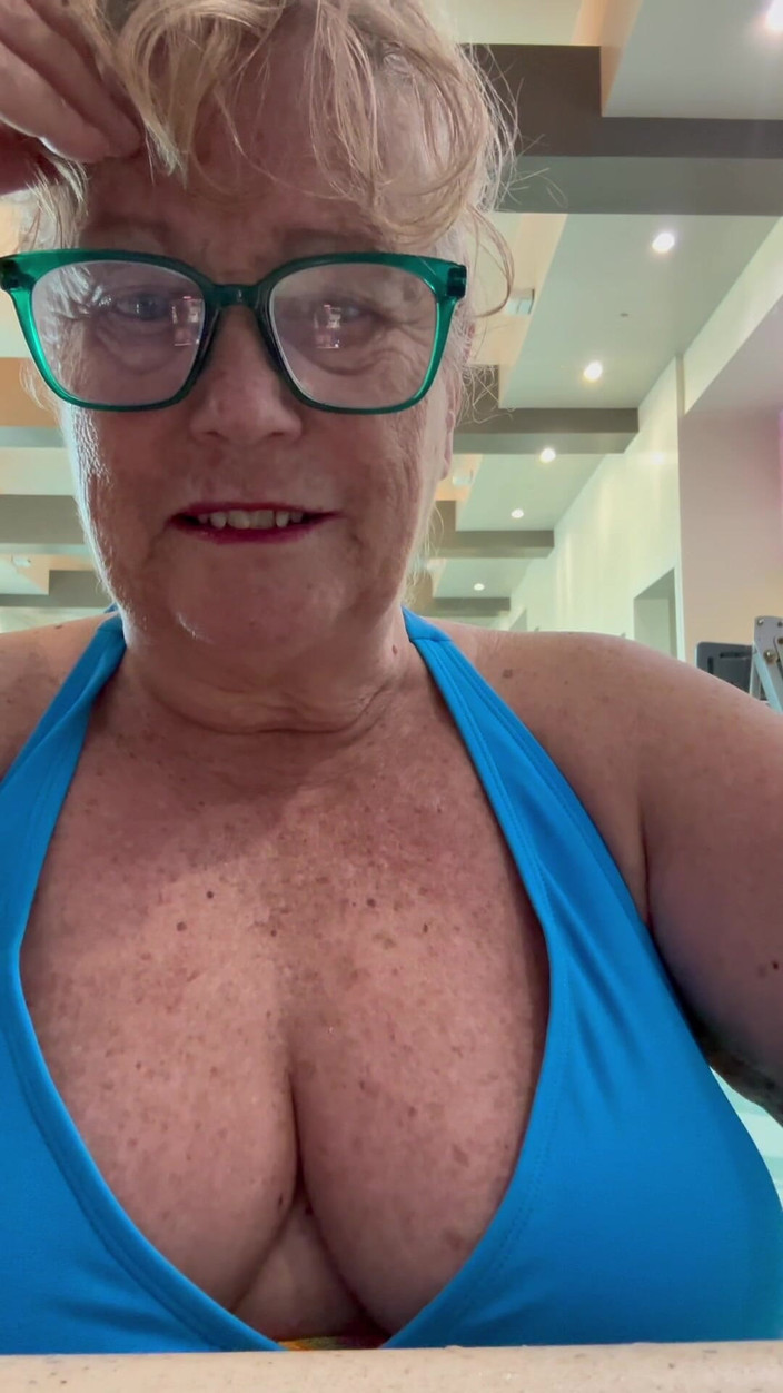 Big Ass 4 U: Pooltime Titties