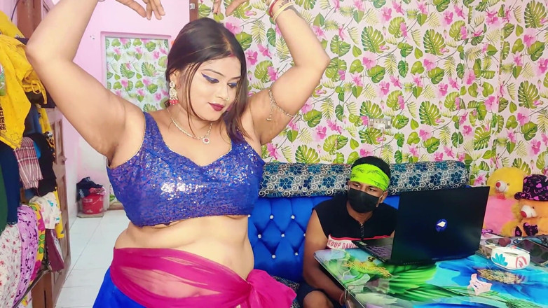 Horny Rose: Rose neukte haar dansmeester voor addmission