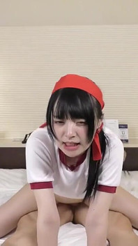 18 yaşında, Hentai. Büyük göğüslü siyah saçlı Japon güzeli. Sakso çekiyor ve tıraşlı dölleme seksi yapıyor. Sansürsüz