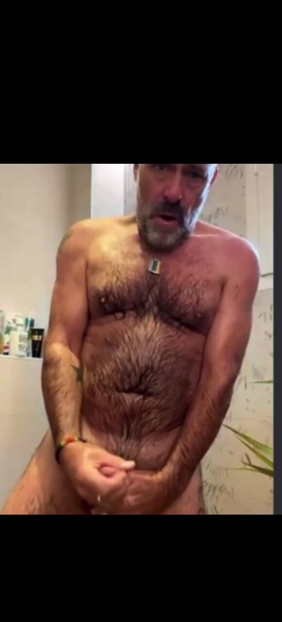 Daddybearvlc: Burada görünüşe göre geçen pazartesiden canlı duş gibi!! Herkes şimdiye kadarki...