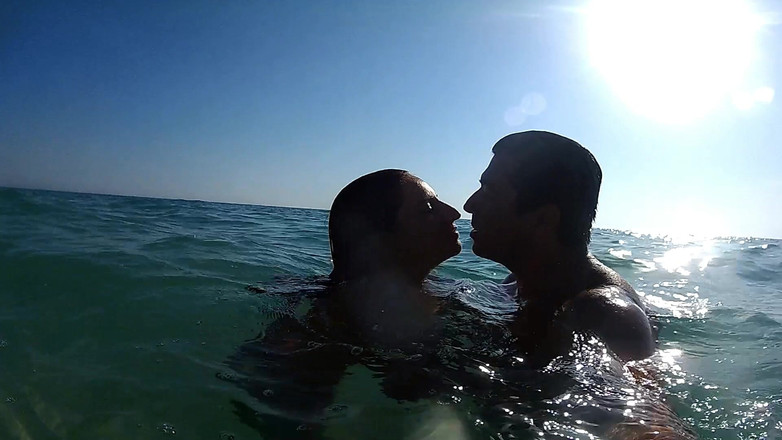 DreamStudioCouple: Гола на пляжі