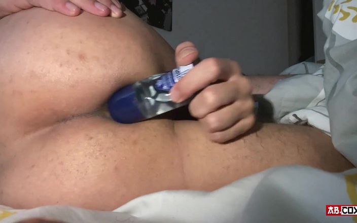 TattedBootyAb: Twink tiener stopt enorme kontplug in kont || Anaal orgasme - anaal...