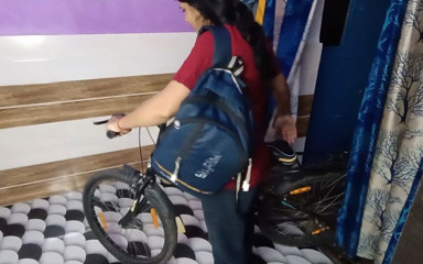 tannu: Üvey kız kardeşim beni sikmek için üniversiteden eve erken geldi.