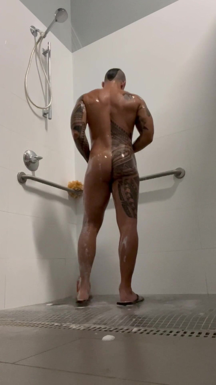 ortizjona: Eu amo usar spandex para malhar na academia, chuveiro e...
