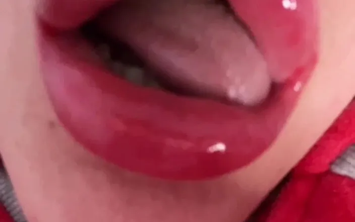 FinDom Goaldigger: Captivated by the of Big Lips and Glossy Kisses
