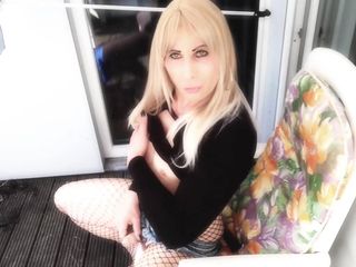 Ts Daniela Star: Transsexuală excitată ejaculează pe balcon