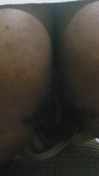 Des bombasses pulpeuses en lingerie rebondissent leurs culs au cul ou au cul
