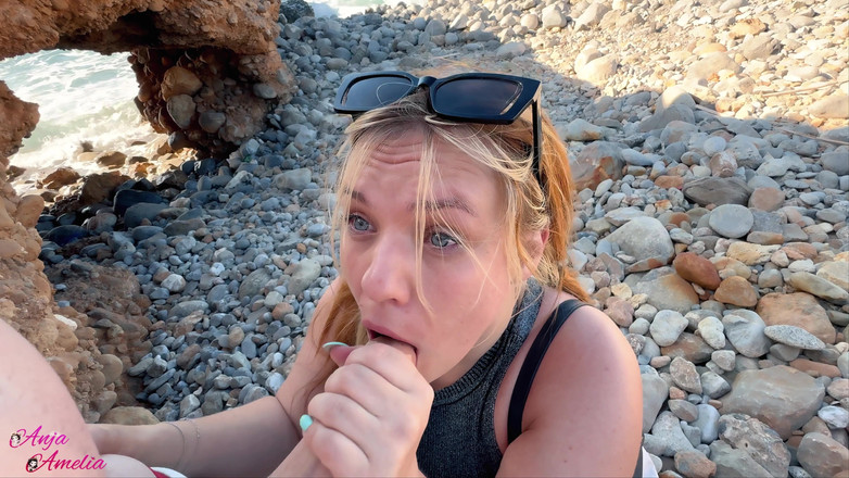 Anja Amelia: Tepat di pantai! ekstrem di luar ruangan