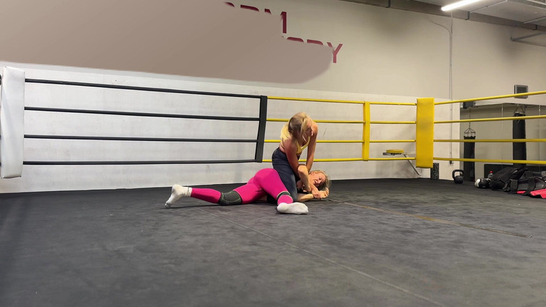 DINA LIGHT: Lotta femminile competitiva con il rosso