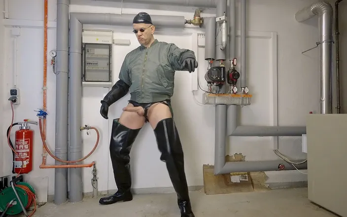 GERMANE_XL: Cum Shots Xl in Rubber Waders (3)