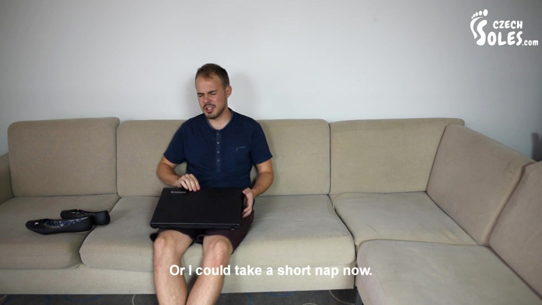 Czech Soles - foot fetish content: Pé empurrado adoração de sua própria esposa