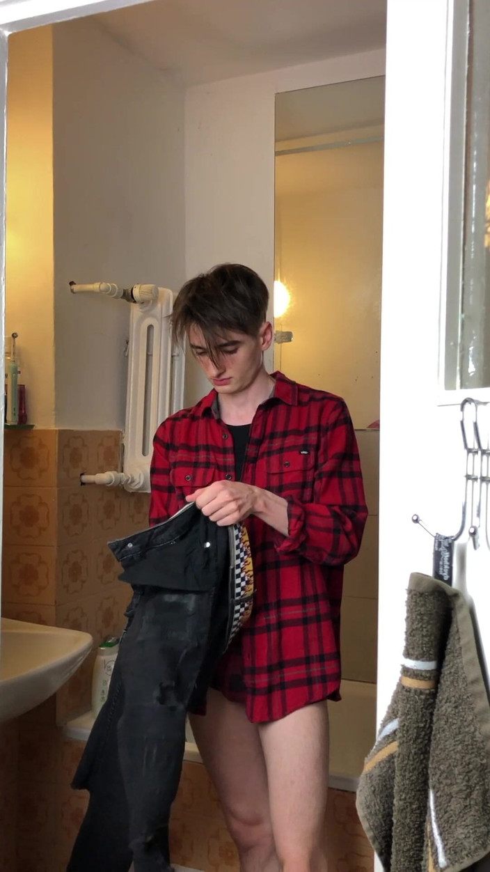 Gunter Meiner: Худой паренек дрочит в душе