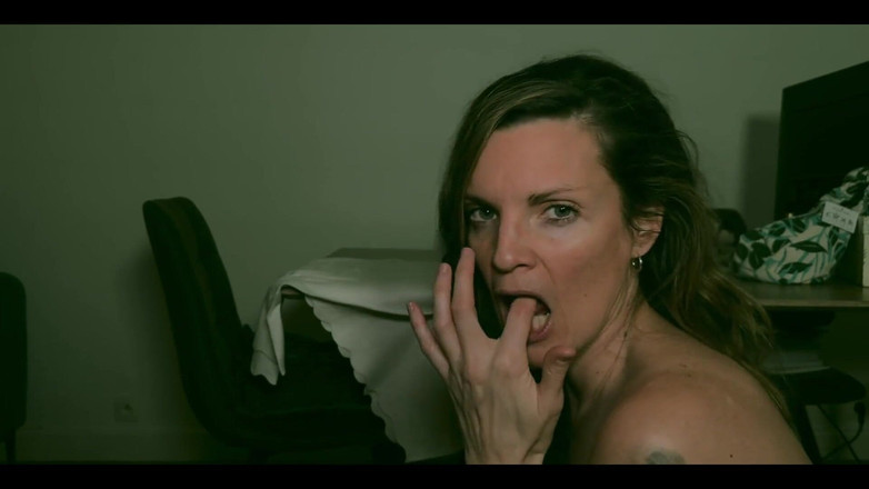 Marty and Wendy: Francesa milf sodomizada em cima da mesa