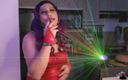 Smoking fetish lovers: Holly Cox w seksownym palenia cygaro z laserowymi światłami