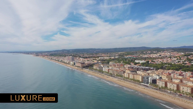 Luxure: Lesbian Seduction by the Sea
