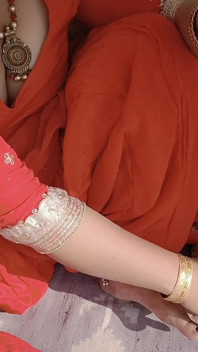 Indiancă punjabi bhabhi și-a pictat unghia pe acoperiș