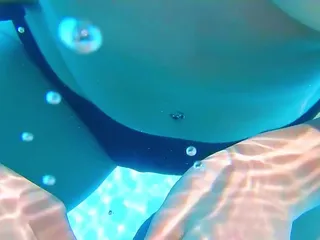 Radio Porno Panda: In the pool, what others don't see