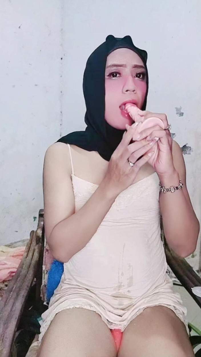 Millanujra: Mein erstes ernsthaftes Deepthroat-Training