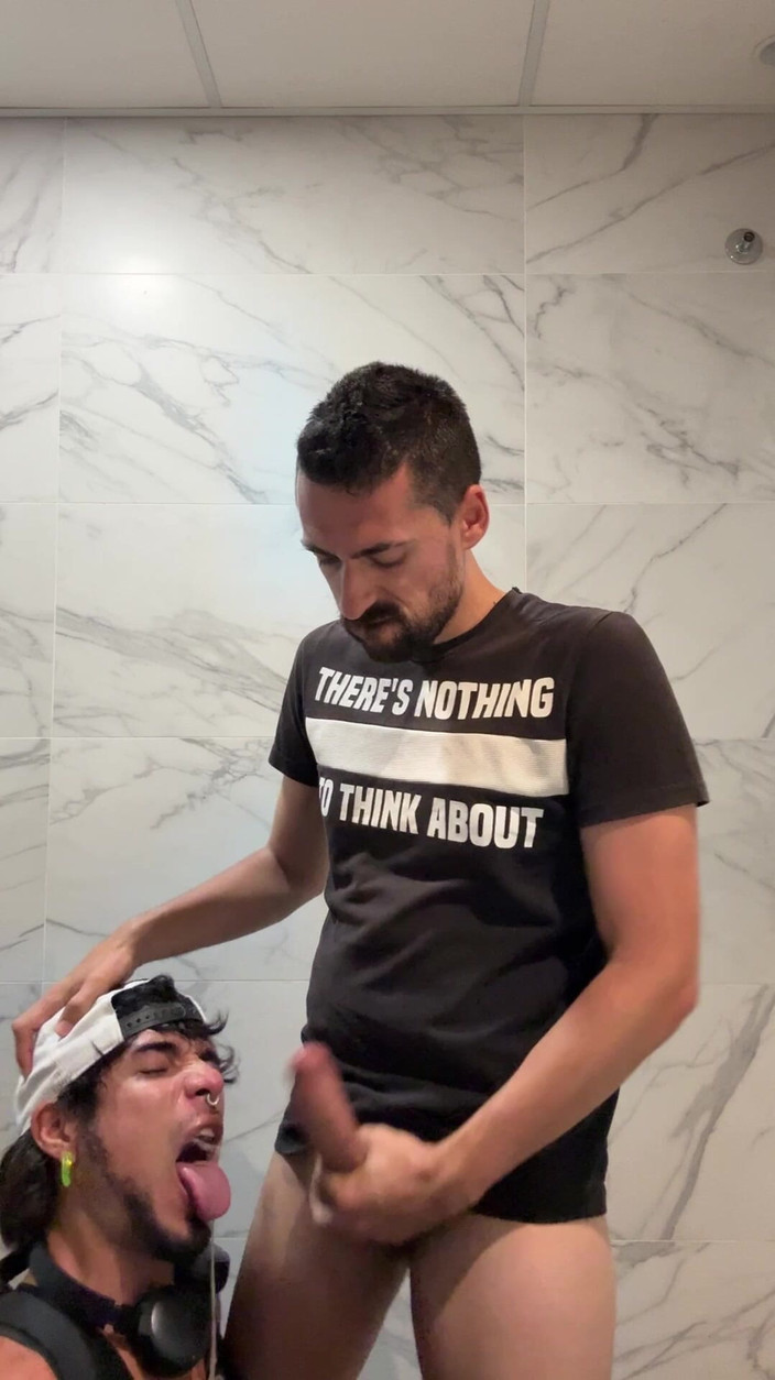 LEO BULGARI: In der Mall Badezimmer von einem massiven schwanz zerstört!