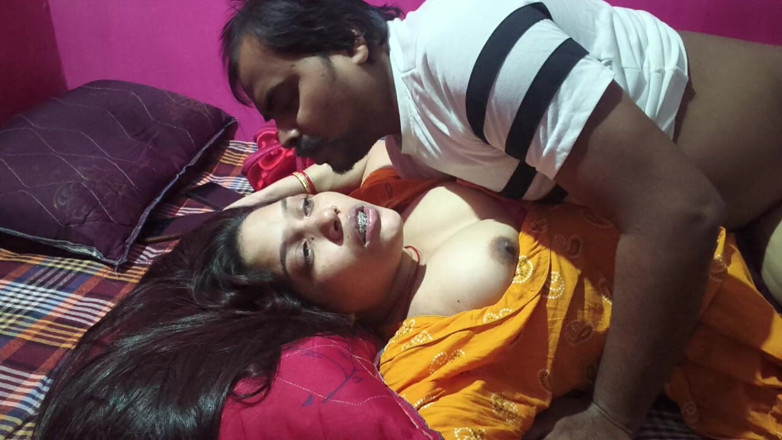 Sona bhabhi: Sexy Sona hard geneukt door haar zwager. Als haar stiefzus...